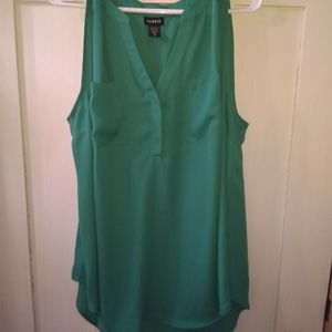 Torrid Harper style tank in gorgeous Kelly green